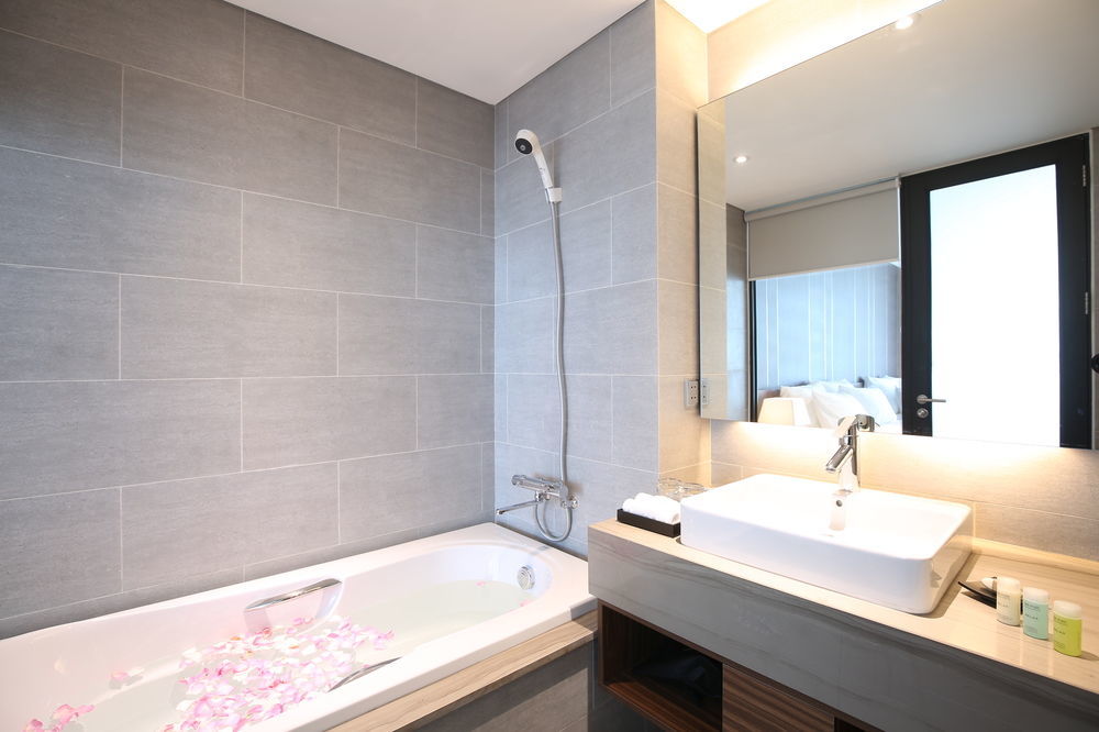 Avora Hotel Da Nang Zewnętrze zdjęcie